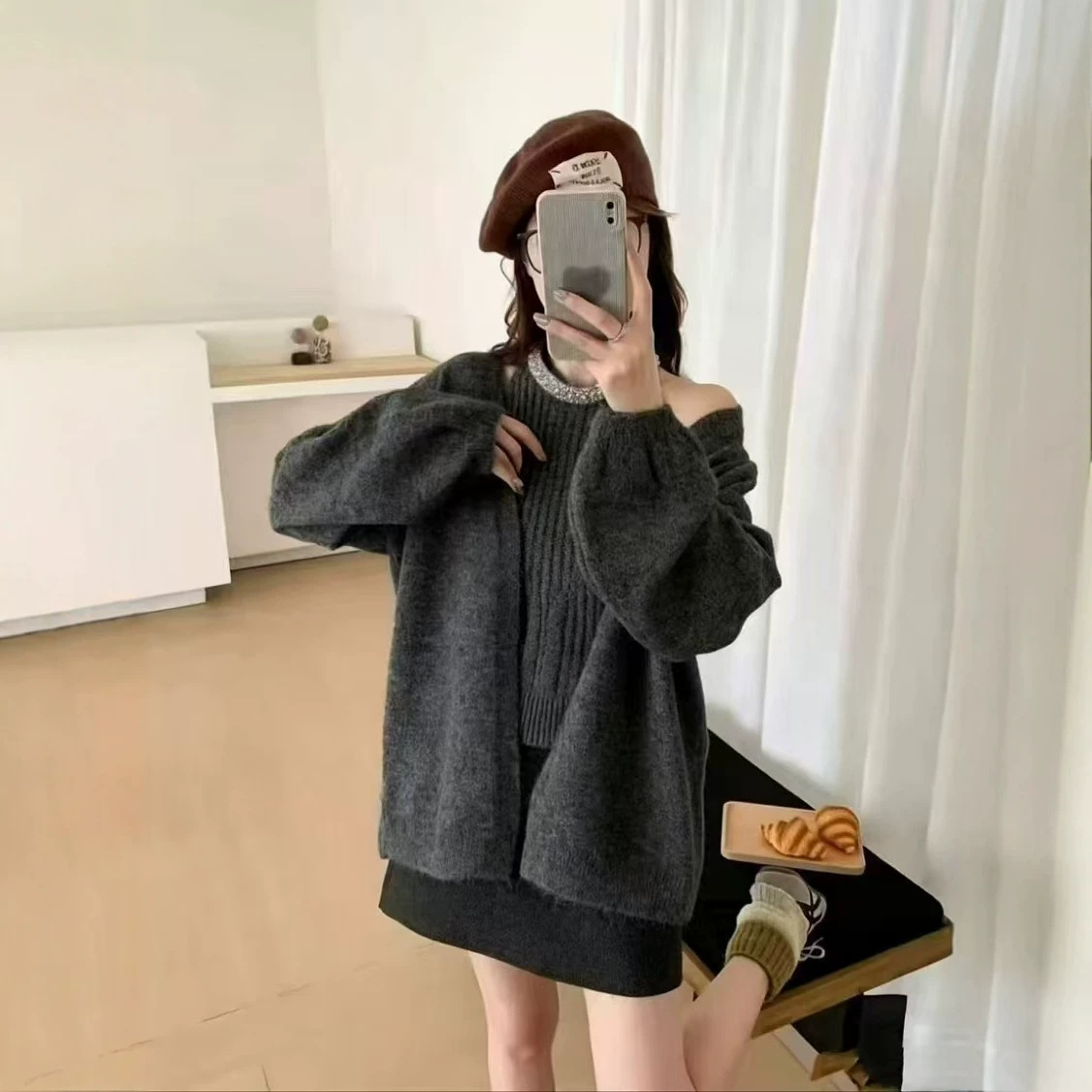 韩版领女装针织开衫挂脖吊带背心两件套秋冬新品感修身毛衣新品款详情图