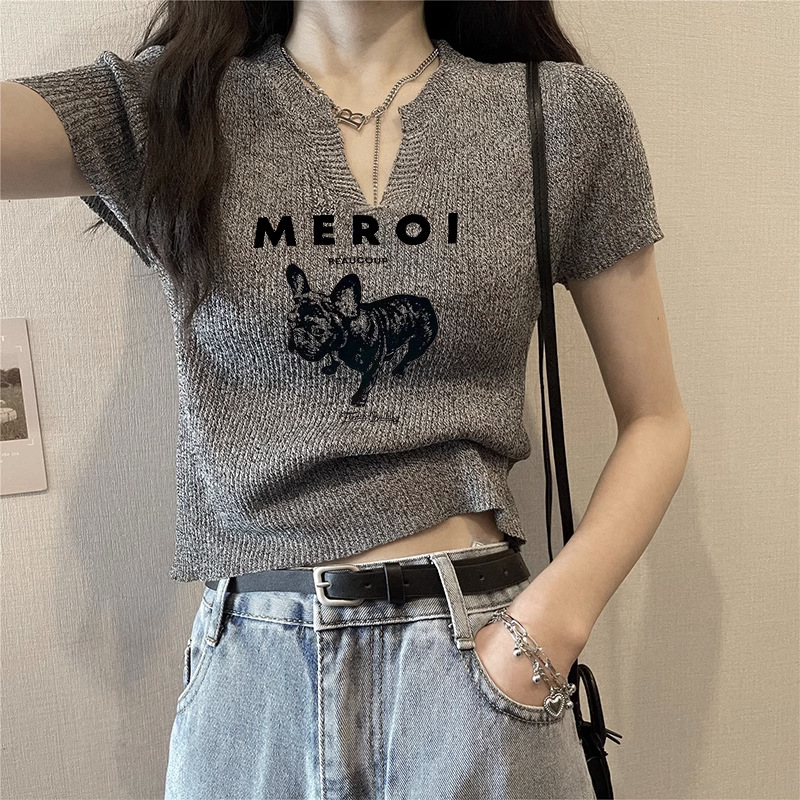 正肩v领短袖t恤女装夏季新款设计感小众辣妹修身短款针织小衫上衣详情图