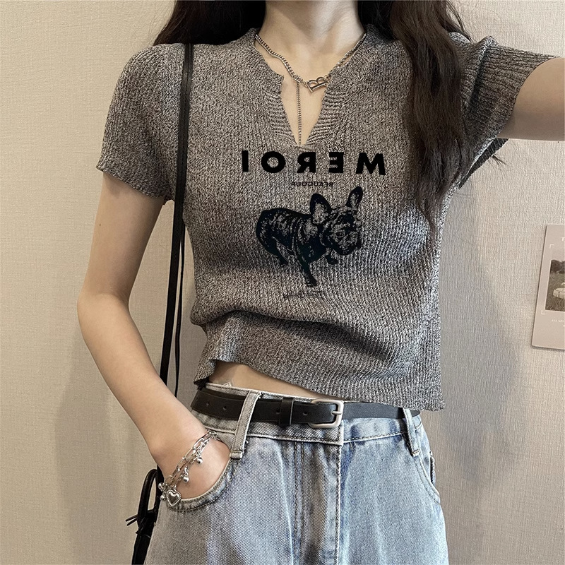正肩v领短袖t恤女装夏季新款设计感小众辣妹修身短款针织小衫上衣详情图